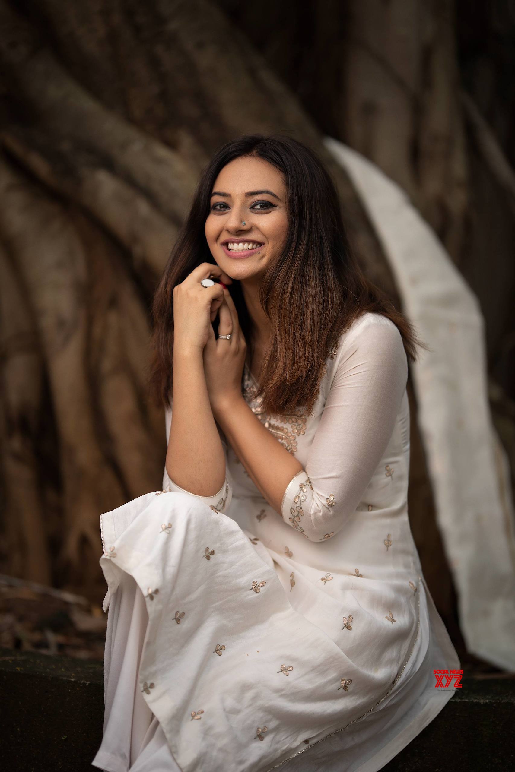 Actress Esha Chawla Latest Glam Photoshoot Stills - Social News XYZ