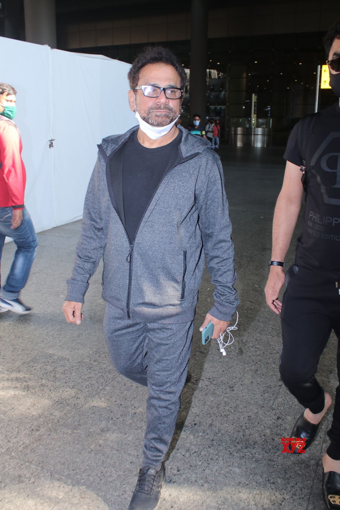 Anees Bazmee Spotted At Airport Arrival - Gallery - Social News XYZ