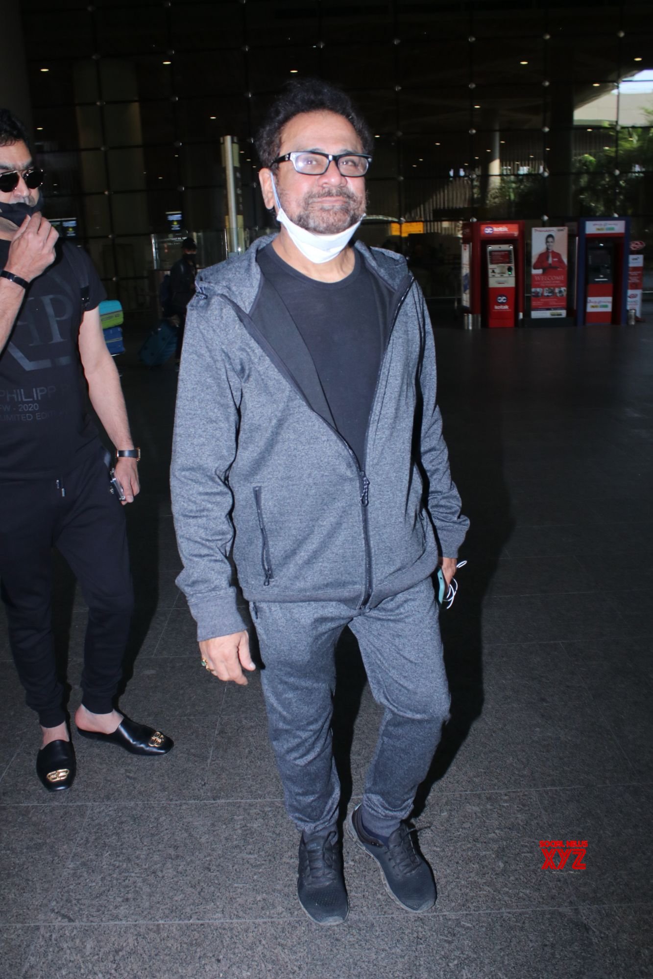 Anees Bazmee Spotted At Airport Arrival - Gallery - Social News XYZ