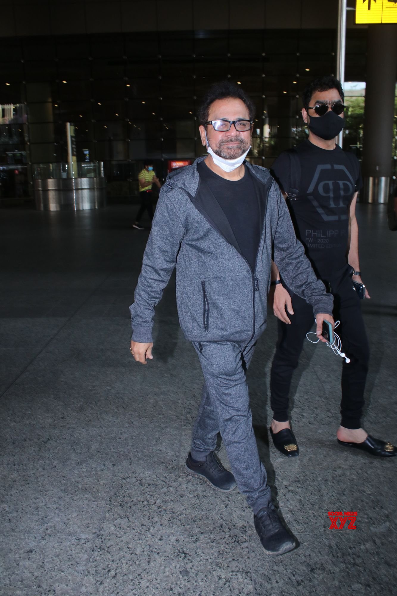 Anees Bazmee Spotted At Airport Arrival - Gallery - Social News XYZ