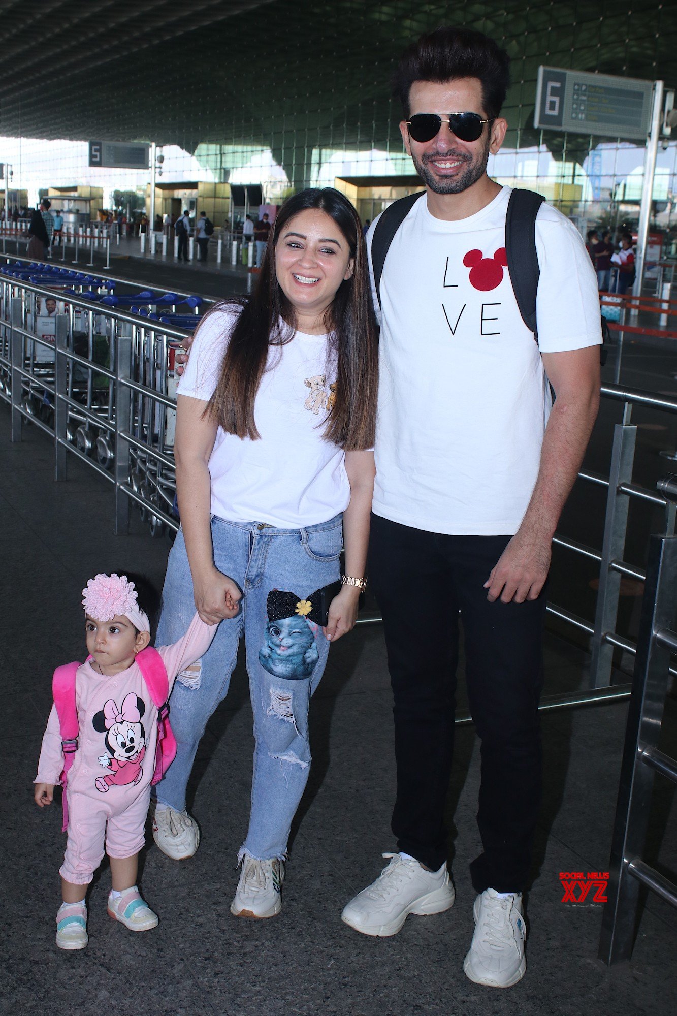 Jay Bhanushali N His Family Spotted At Airport Departure - Gallery ...