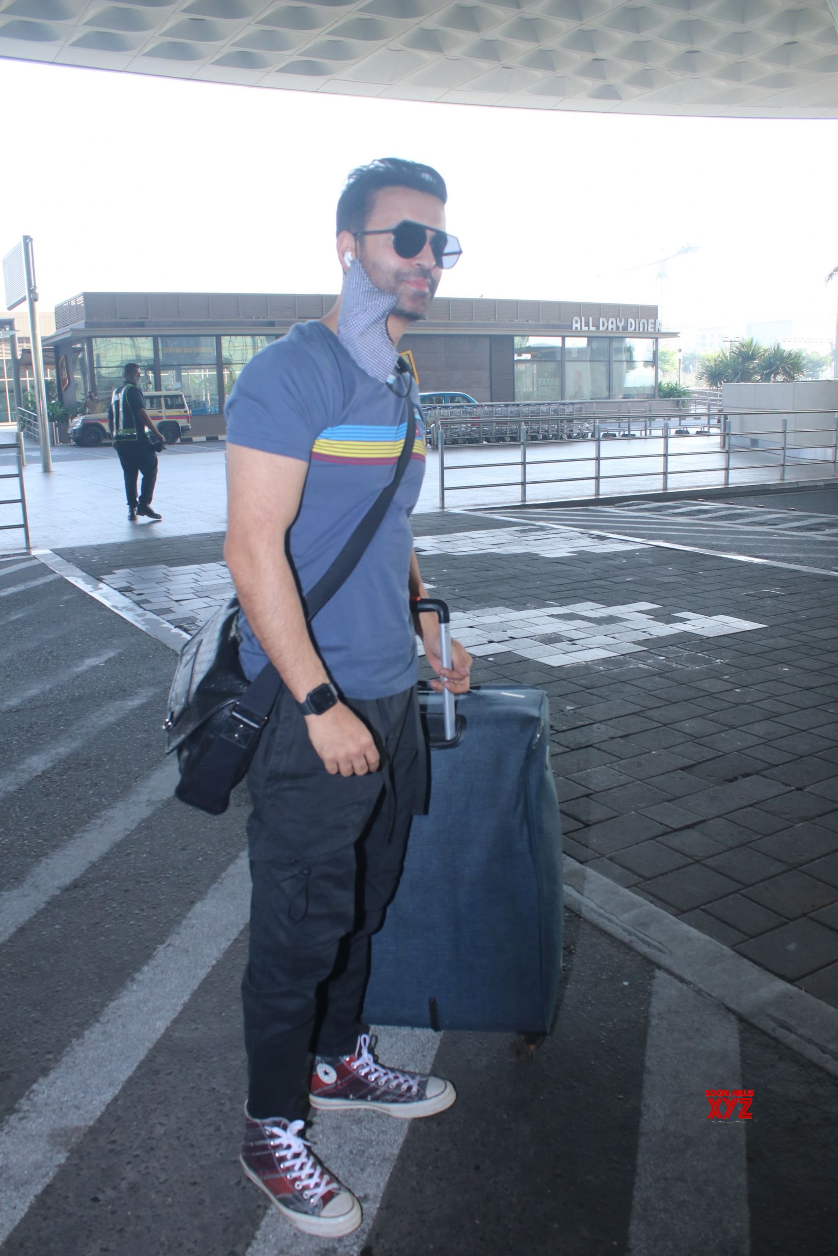 Aamir Ali Spotted At Airport Departure - Gallery - Social News XYZ