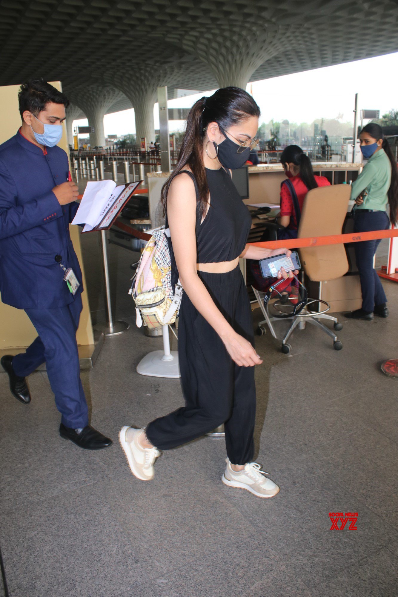 Actress Kriti Kharbanda Spotted At Airport Departure Gallery Social News Xyz