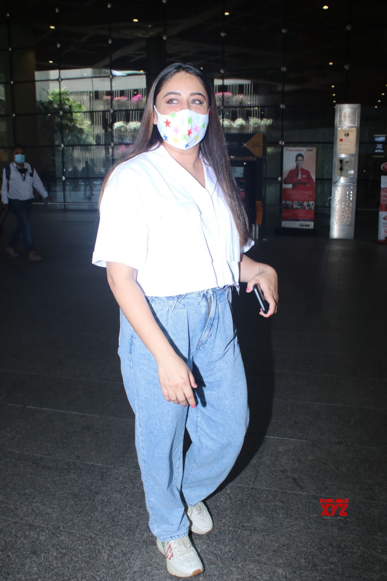 Mahhi Vij Bhanushali Spotted At Airport Arrival - Gallery - Social News XYZ