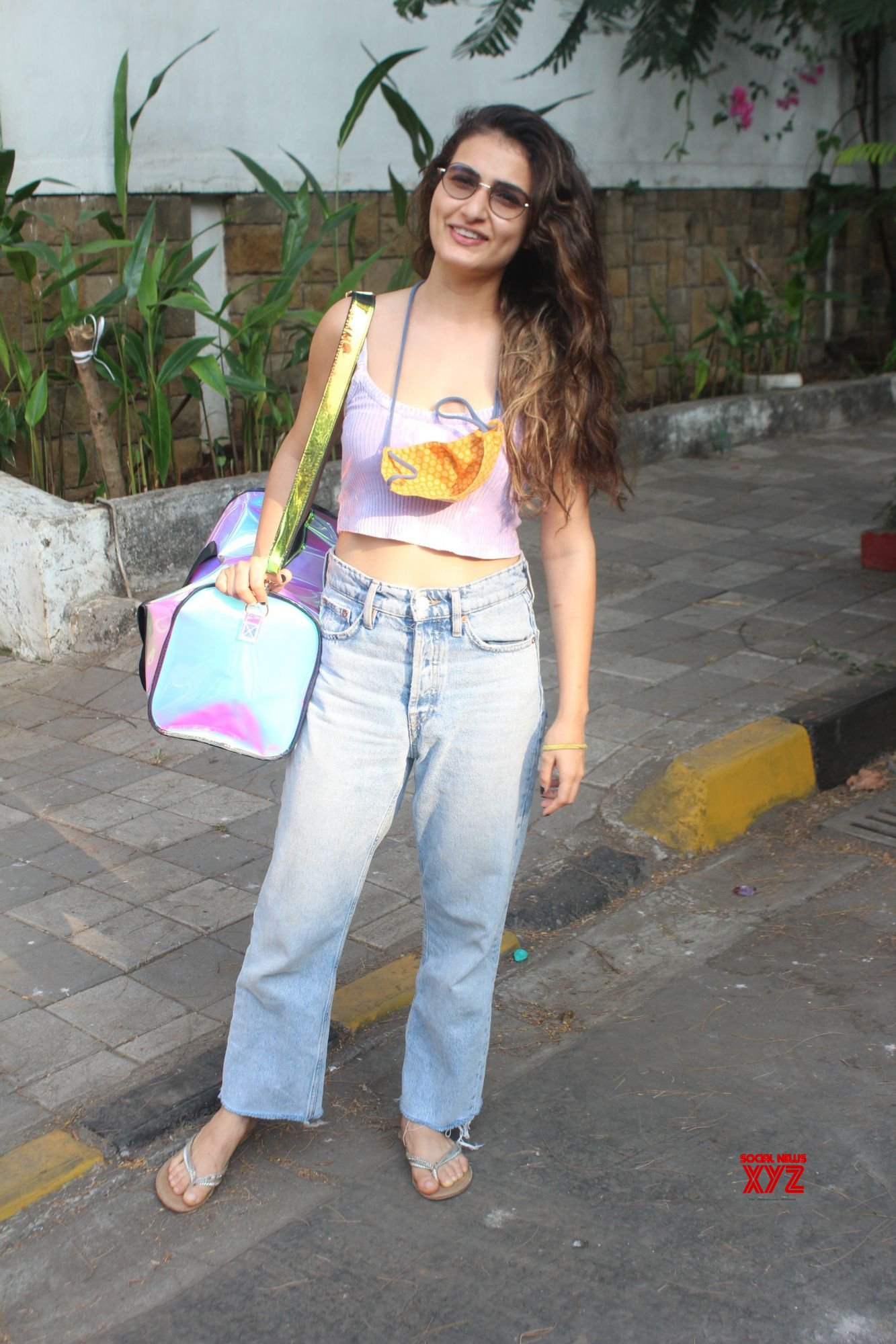 Actress Fatima Sana Shaikh Snapped In Juhu - Gallery - Social News XYZ