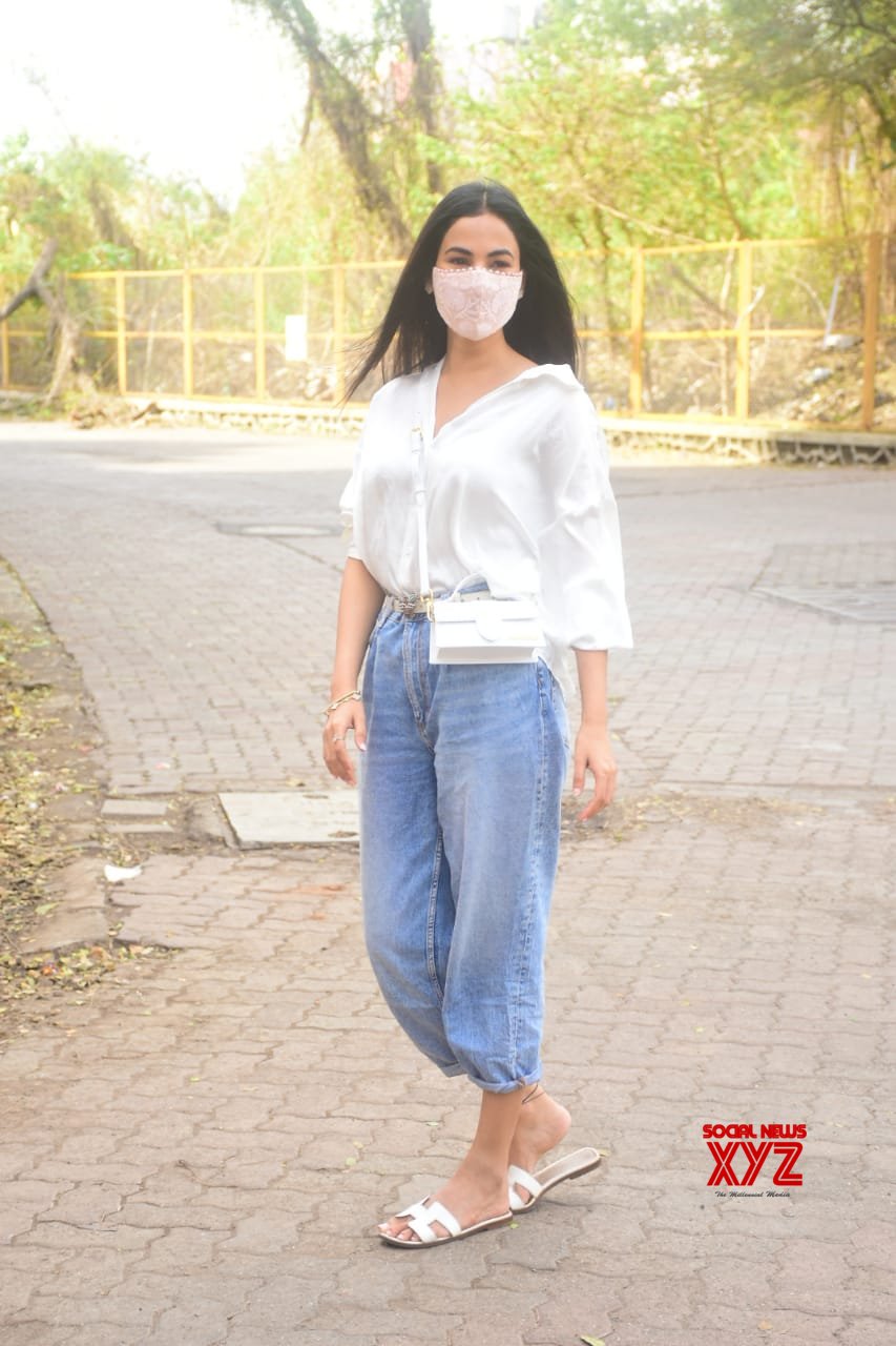 Actress Sonal Chauhan Snapped In Andheri In Mumbai - Gallery - Social ...