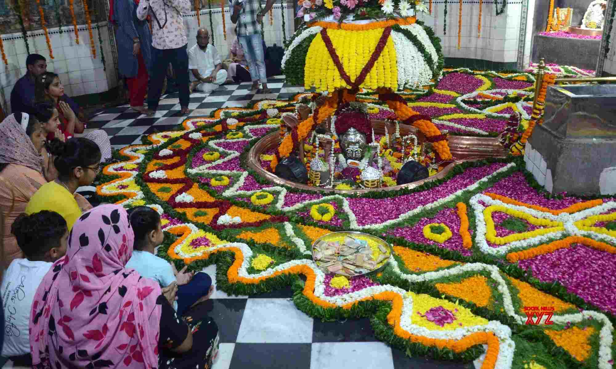 Amritsar: Devotee Pays Obeisance To Lord Shiva On The Occasion - Of The ...