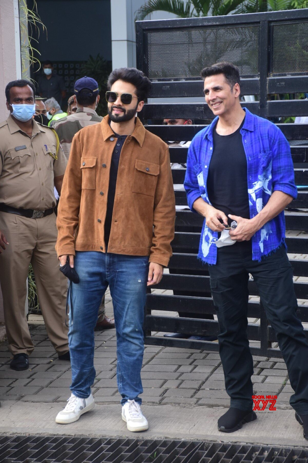 Akshay Kumar, Jackky Bhagnani, Deepshika Deshmukh Spotted At Kalina ...