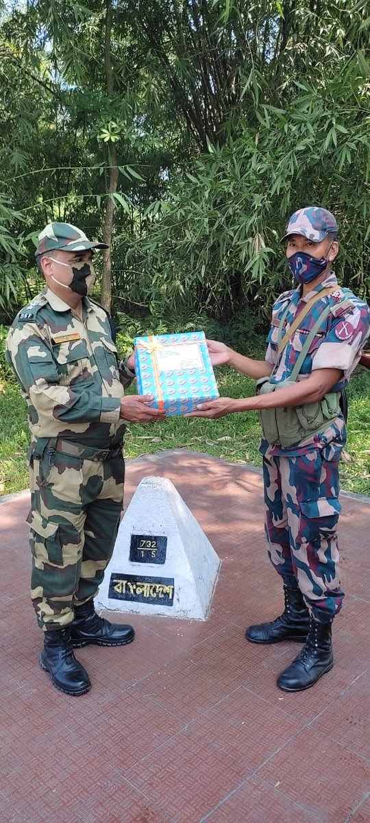 BSF, BGB Exchange Sweets And Greetings At Border - Social News XYZ