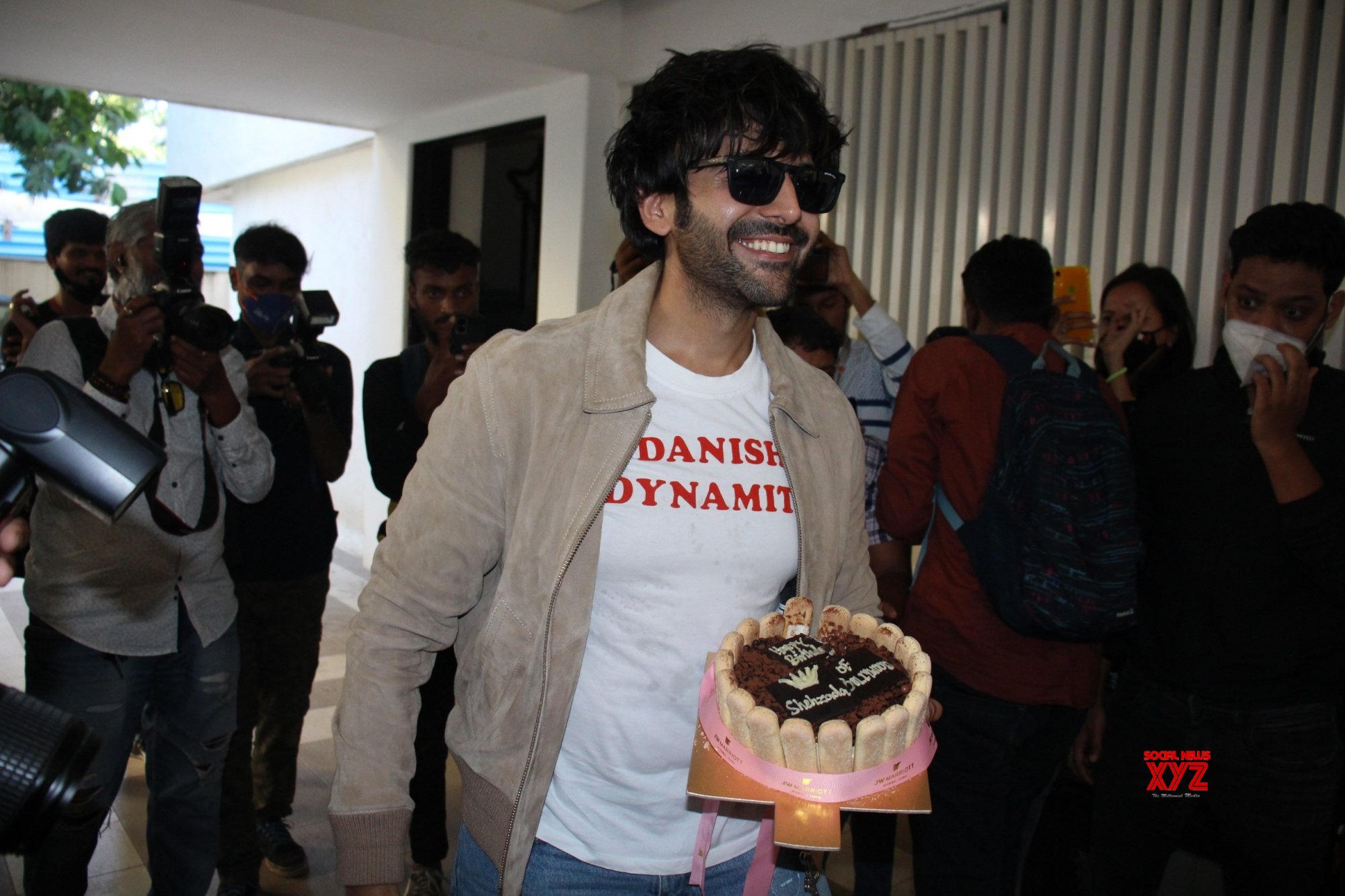 Kartik Aaryan Birthday Celebrations With Media - Gallery - Social News XYZ