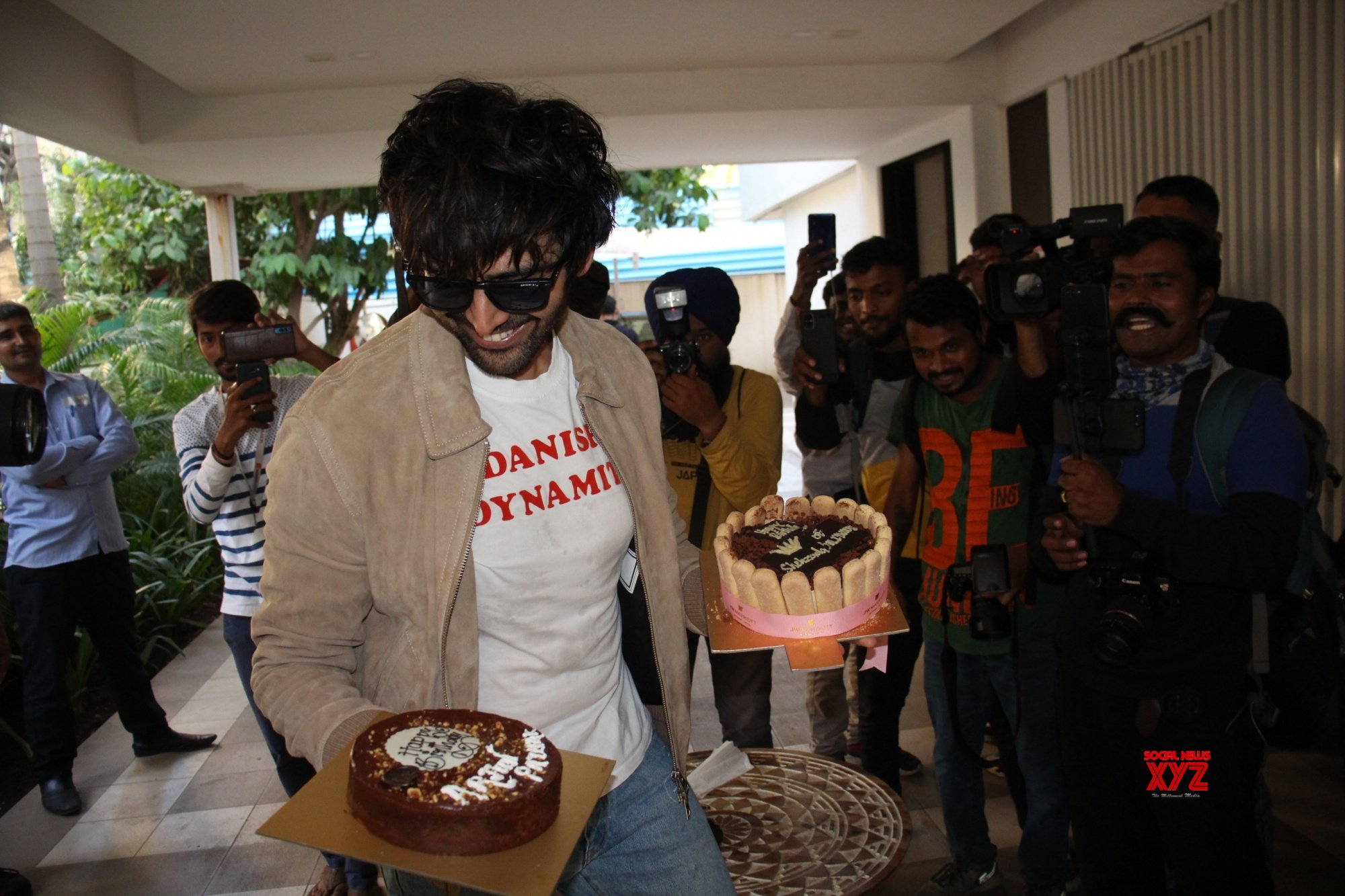 Kartik Aaryan Birthday Celebrations With Media - Gallery - Social News XYZ