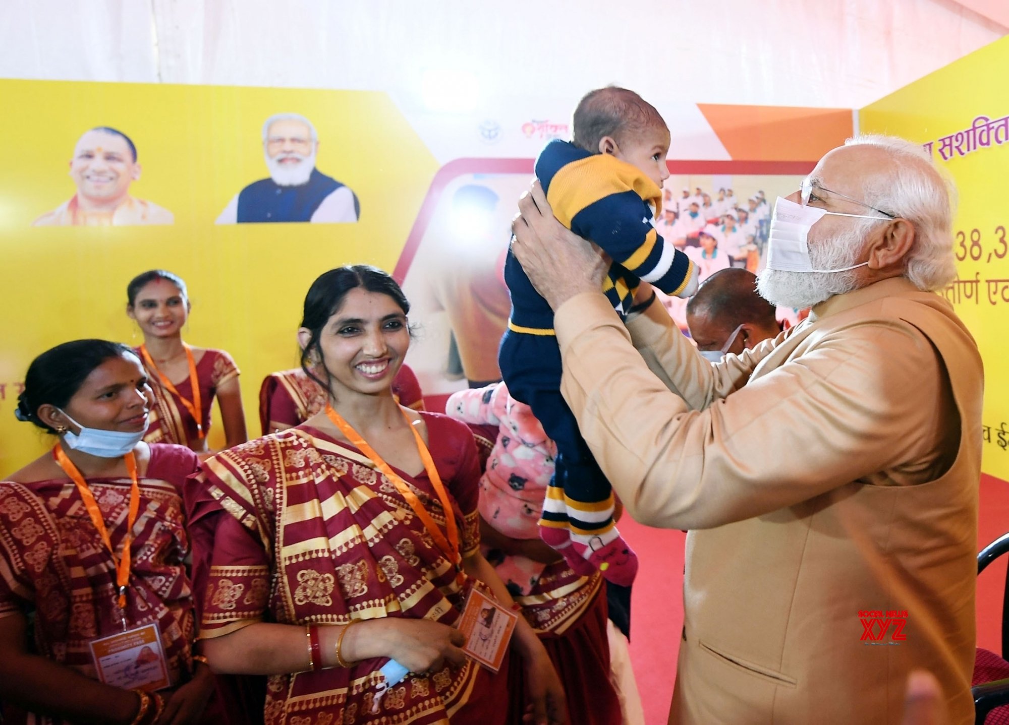 Prayagraj: PM Modi Interacts With Women Beneficiaries #Gallery - Social ...