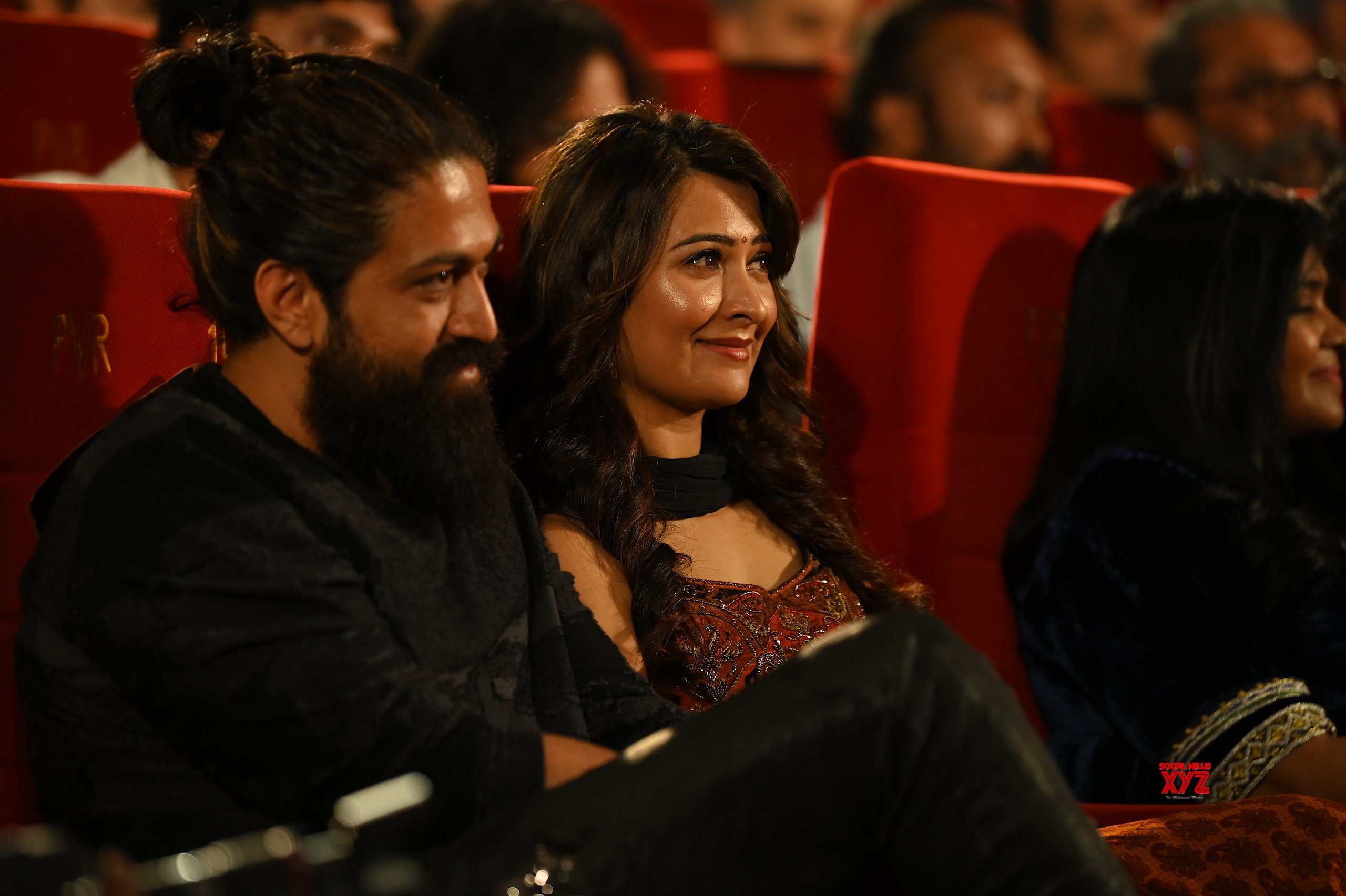 Rocking Star Yash HD Stills From KGF Chapter 2 Movie Trailer Launch ...