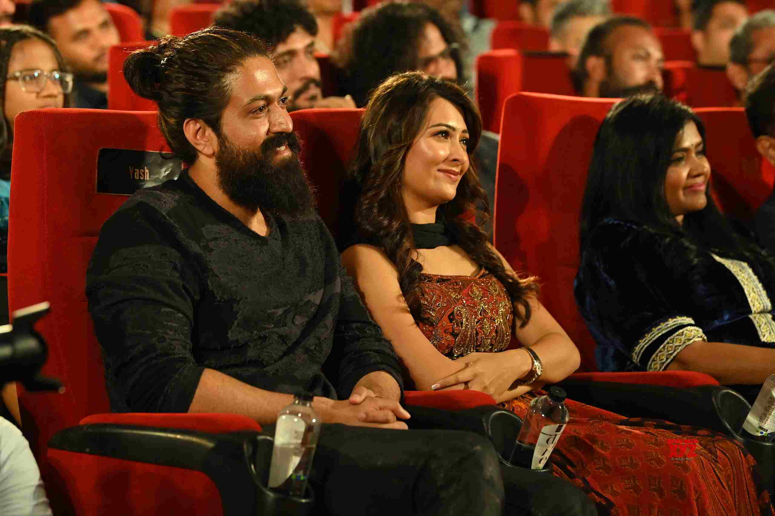 Rocking Star Yash HD Stills From KGF Chapter 2 Movie Trailer Launch ...