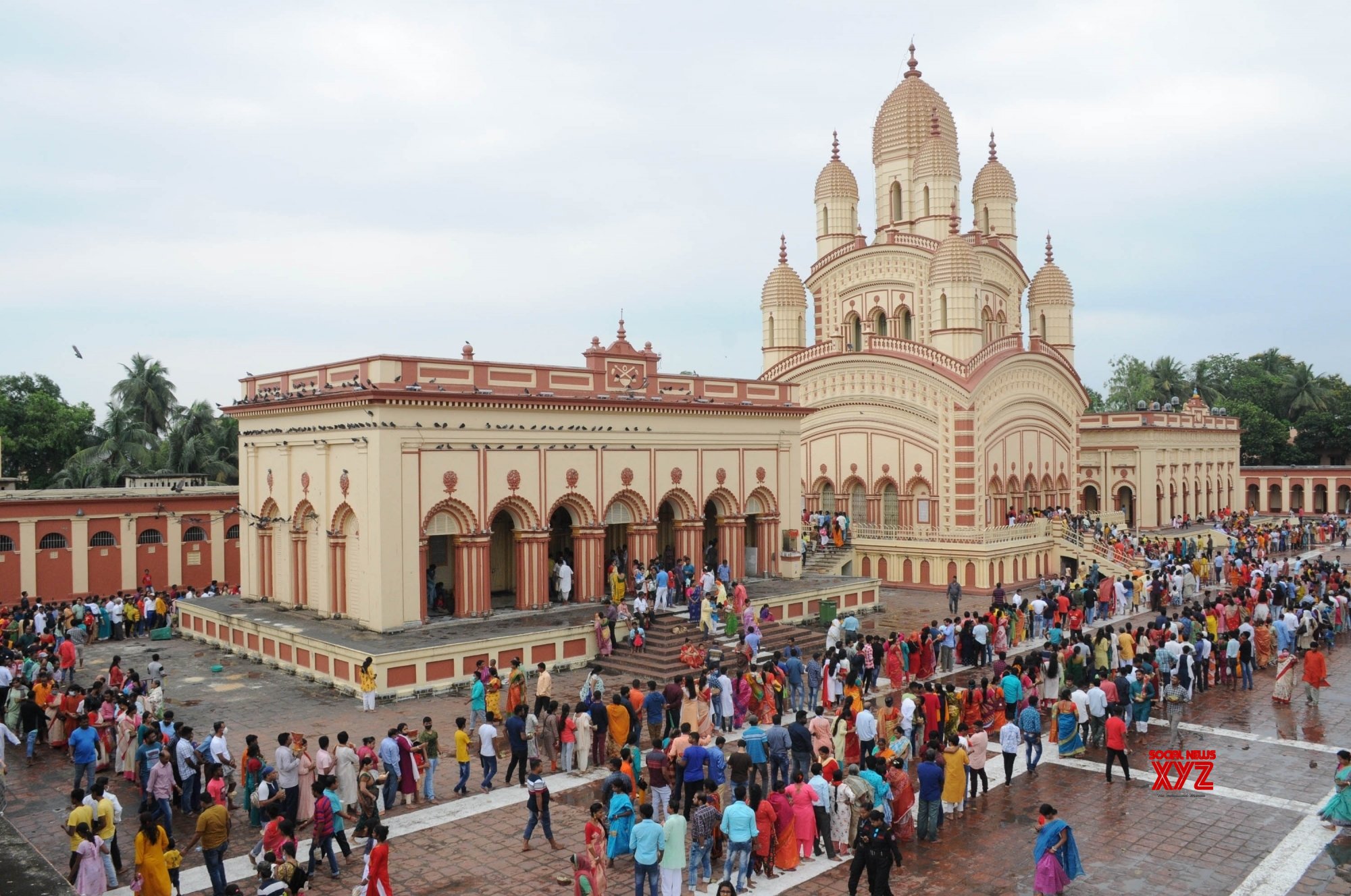 Kolkata :Devotees Stand In Queue To Offer Prayer To Goddess Kali . # ...