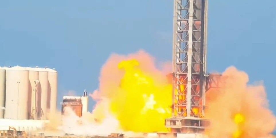 SpaceX's Starship Booster Engine Explodes In Test - Social News XYZ