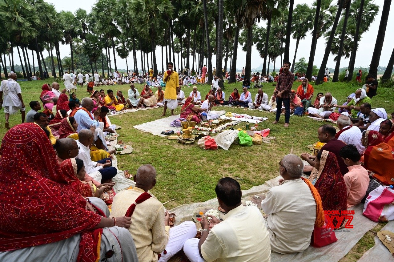 Bodh Gaya : Hindu Devotees Perform Pind Daan Rituals During Pitra ...