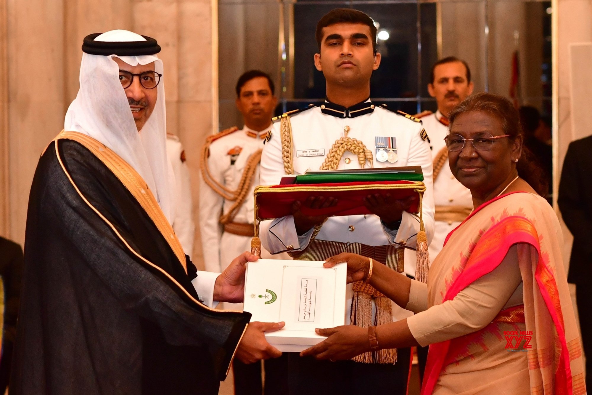 New Delhi: President Droupadi Murmu Receives Credentials From Saleh Eid ...