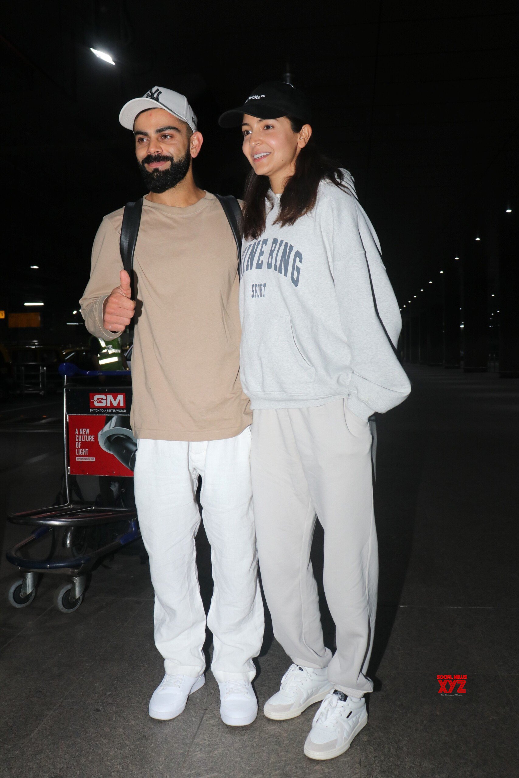 Virat Kohli And Anushka Sharma Spotted At Airport In Mumbai Arrival ...