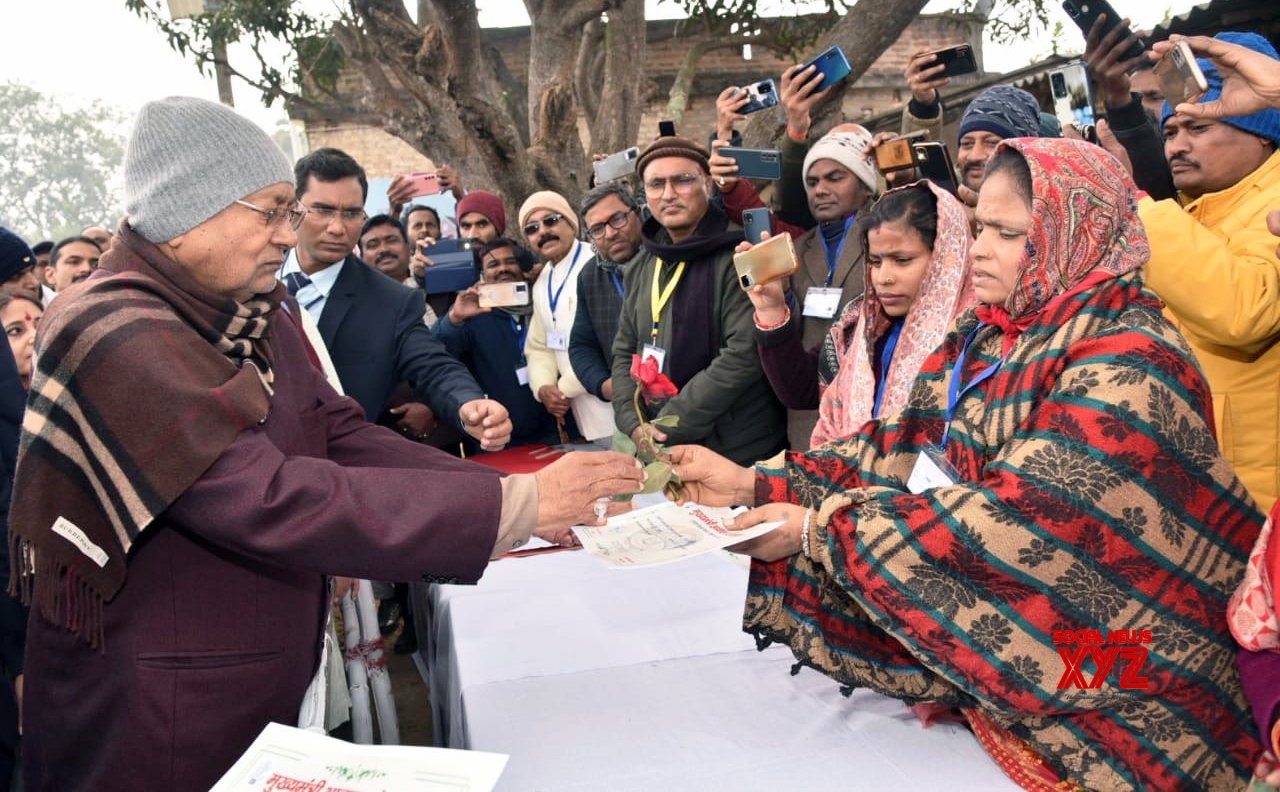 Madhubani: Bihar CM Nitish Kumar Interacts With Villagers During ...