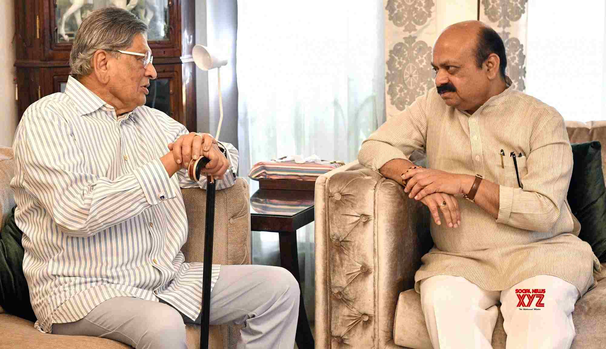 Bengaluru : CM Basavaraj Bommai Met S.M. Krishna #Gallery - Social News XYZ