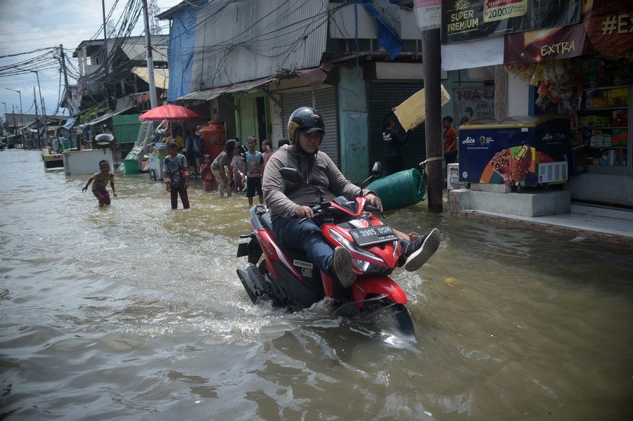 Thousands Of People Affected By Floods In Indonesia - Social News XYZ