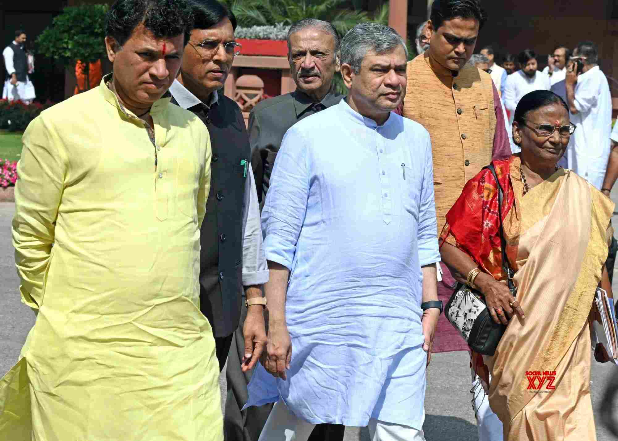 New Delhi: Union Minister Ashwini Vaishnaw With BJP MPs Leave #Gallery ...