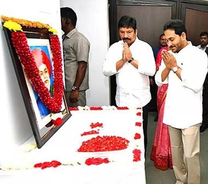 Telangana, Andhra Pradesh CMs Pay Tributes To Jyotirao Phule - Social ...