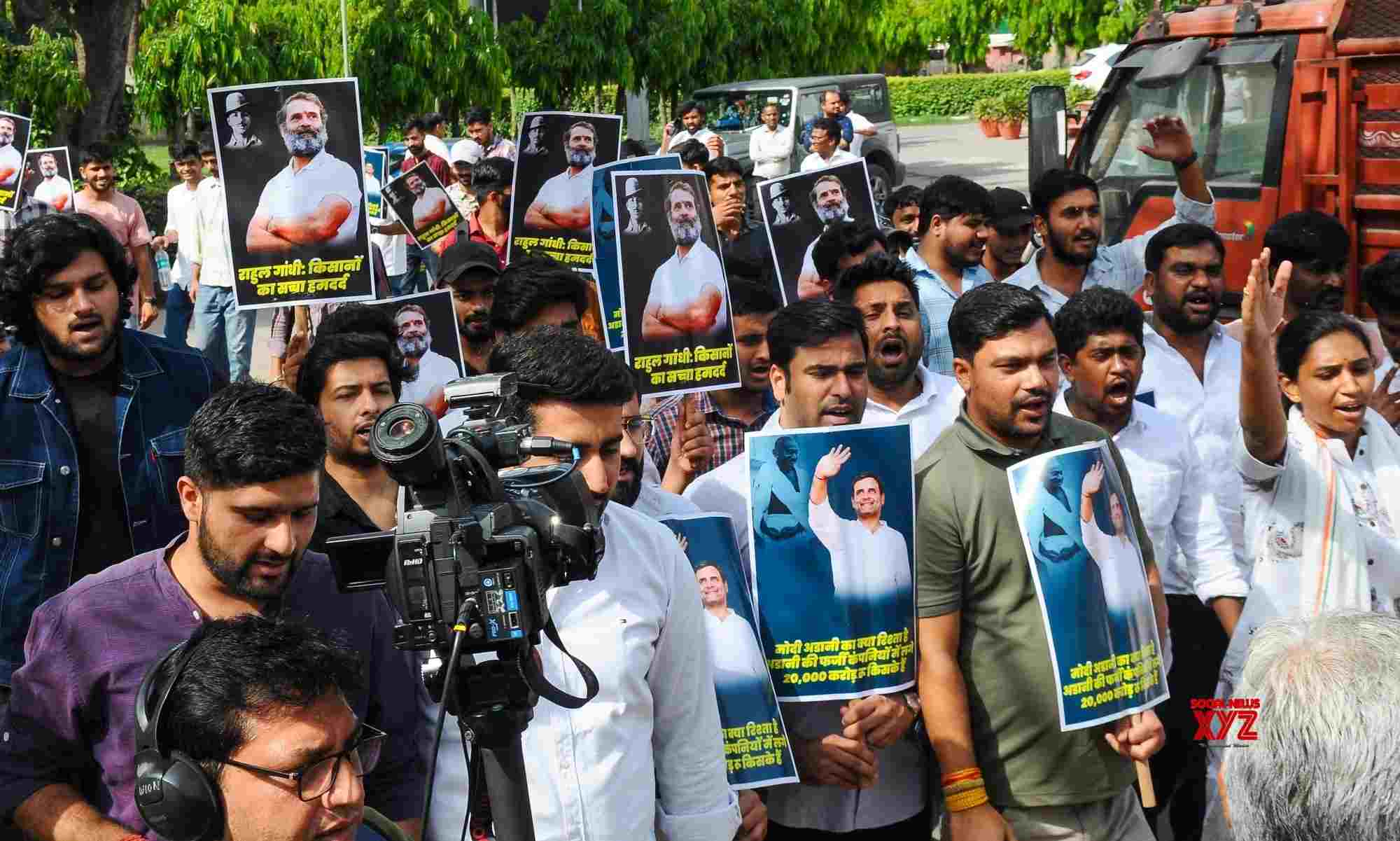 New Delhi : Members Of NSUI Stage A Protest #Gallery - Social News XYZ