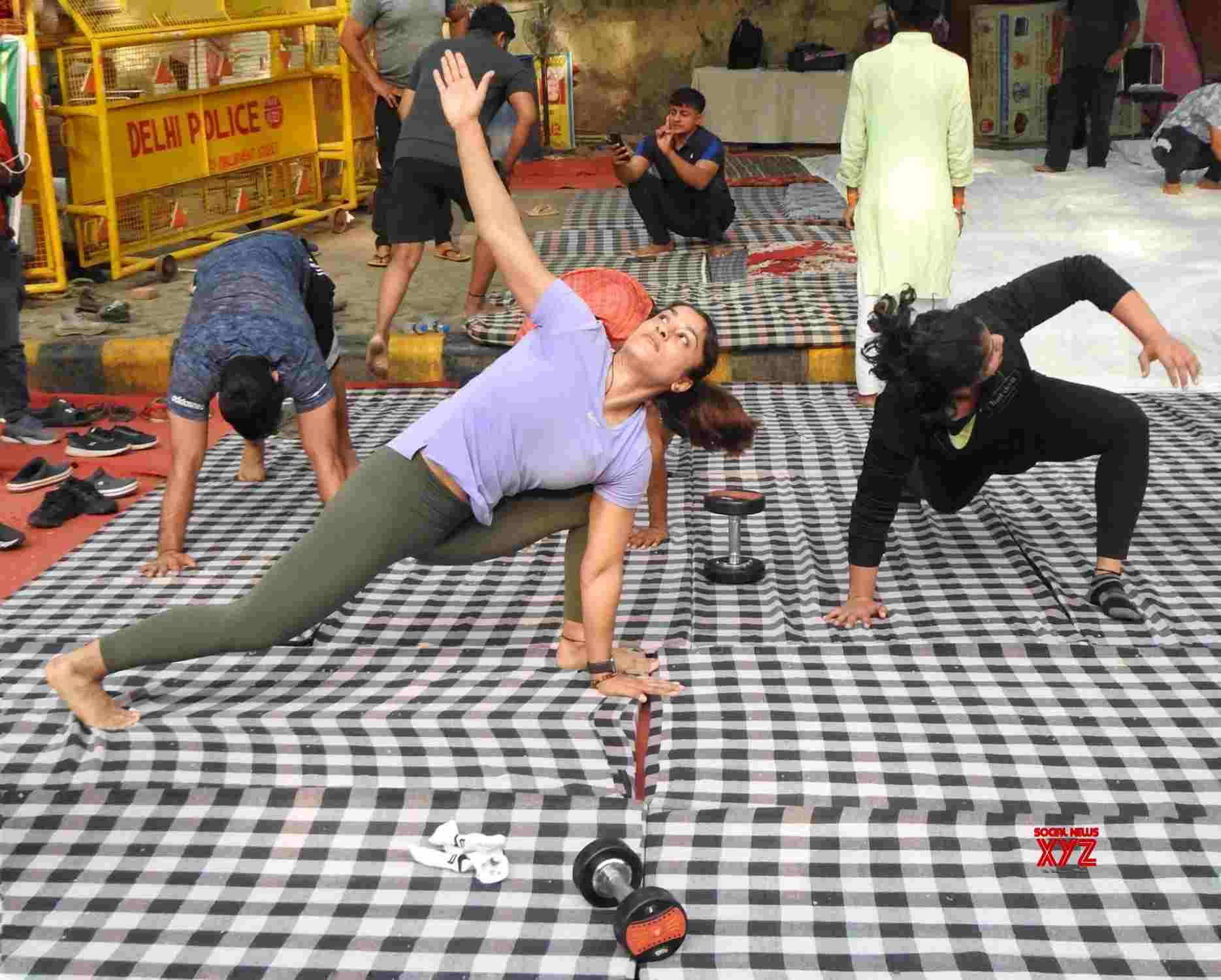 New Delhi : Wrestlers Vinesh Phogat And Sakshi Malik Exercise During ...