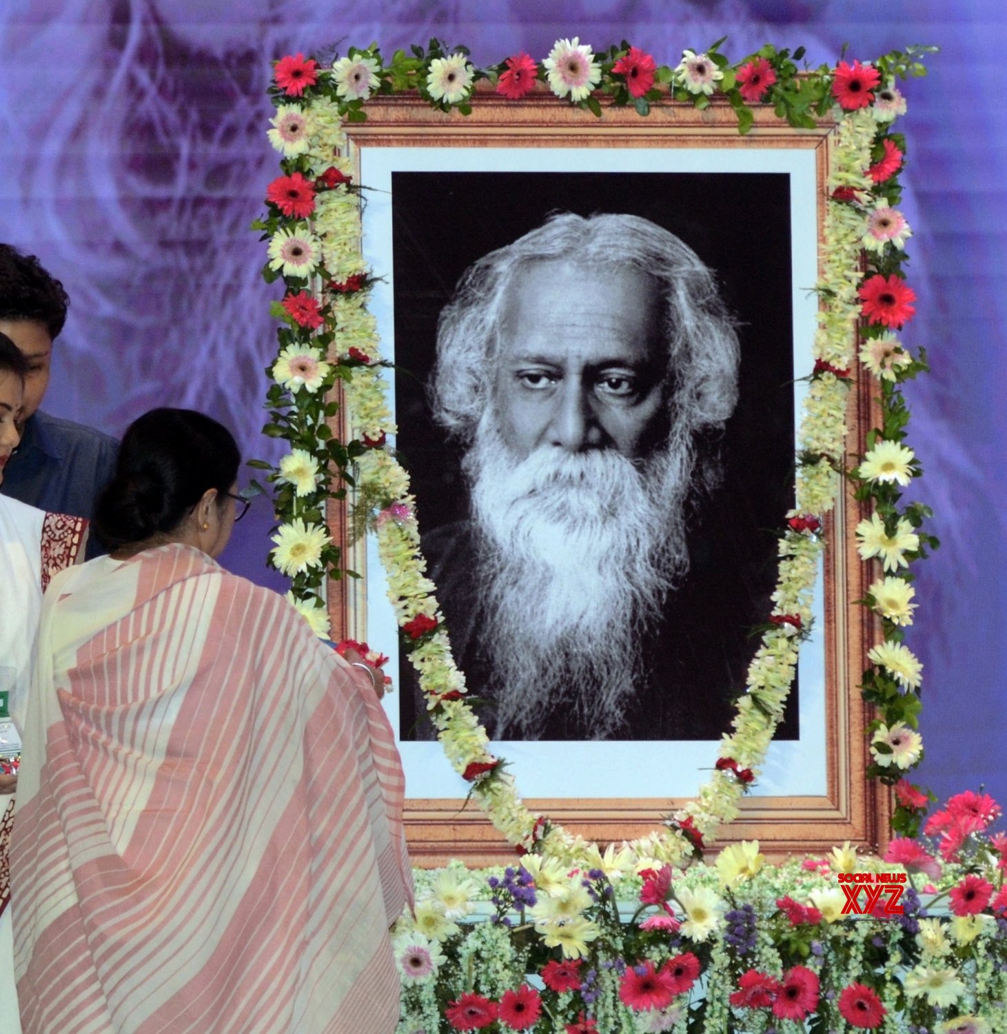 Kolkata : West Bengal Chief Minister Mamata Banerjee Pays Tribute To ...