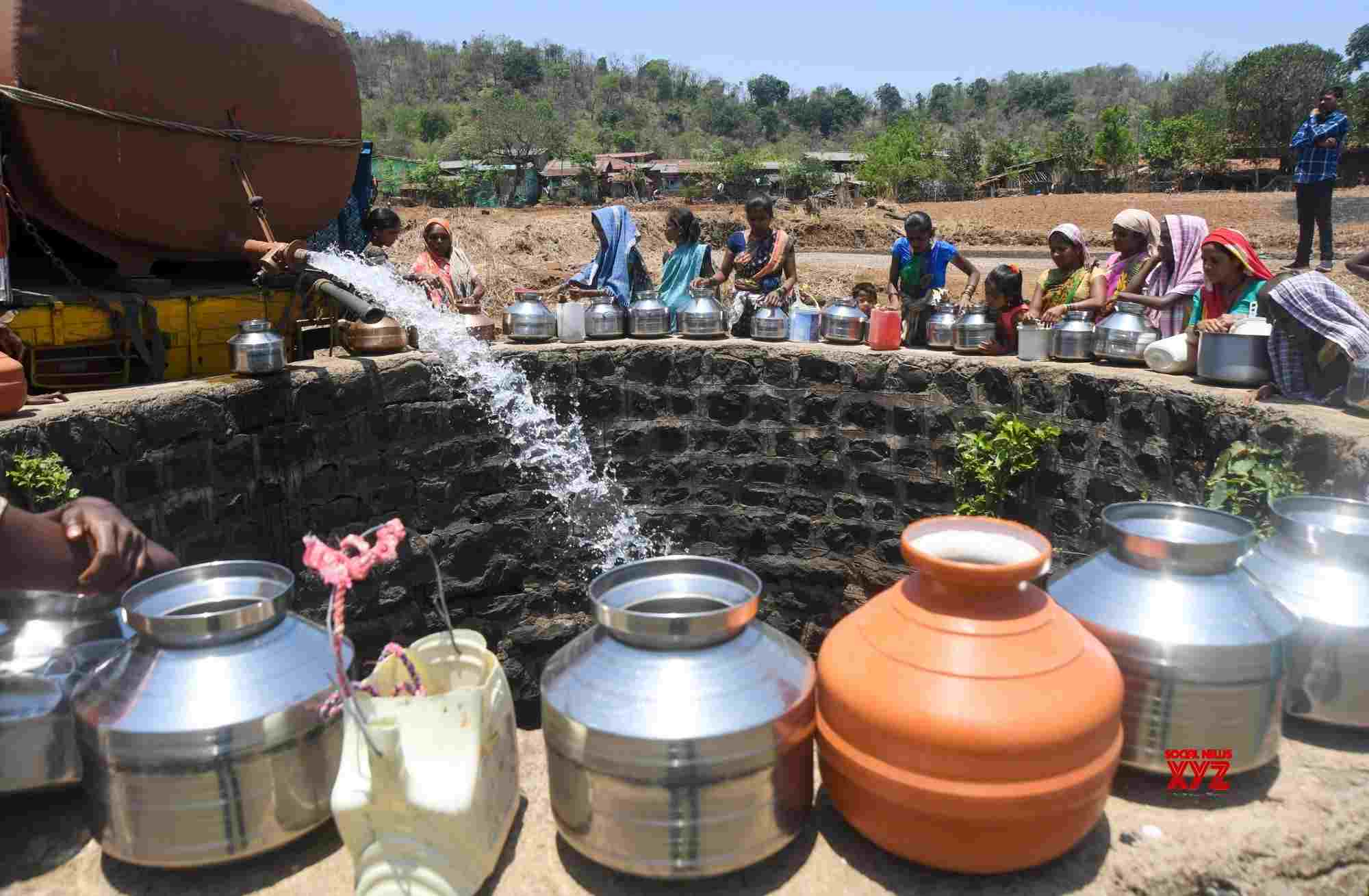 Thane : Villagers Gather Around A Dry Well To Collect Water Provided By ...