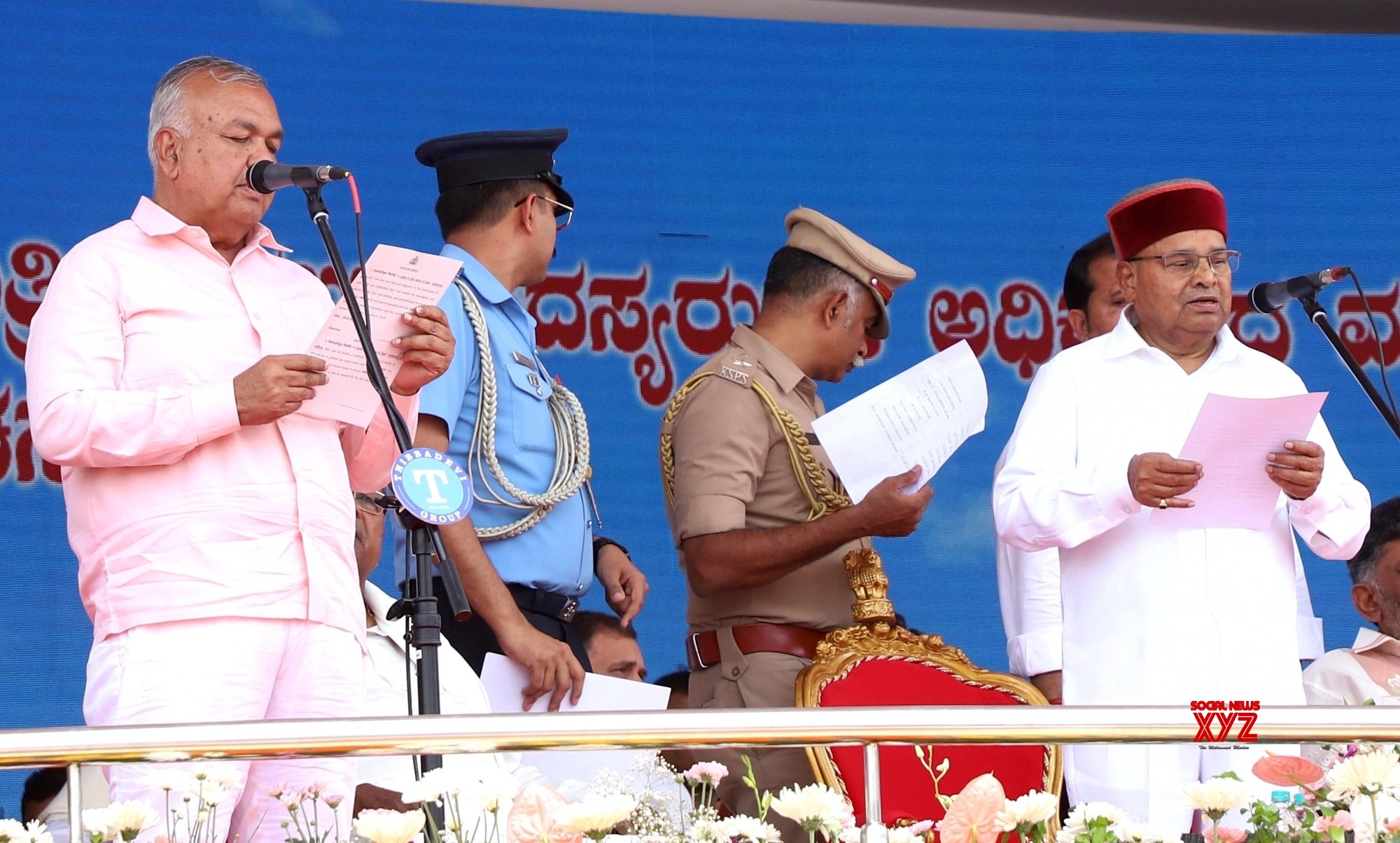 Bengaluru: Karnataka Governor Thawar Chand Gehlot Administers The Oath ...