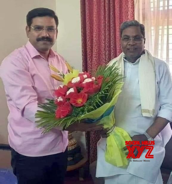 Bengaluru: Chief Minister Of Karnataka Siddaramaiah Being Greeted By ...