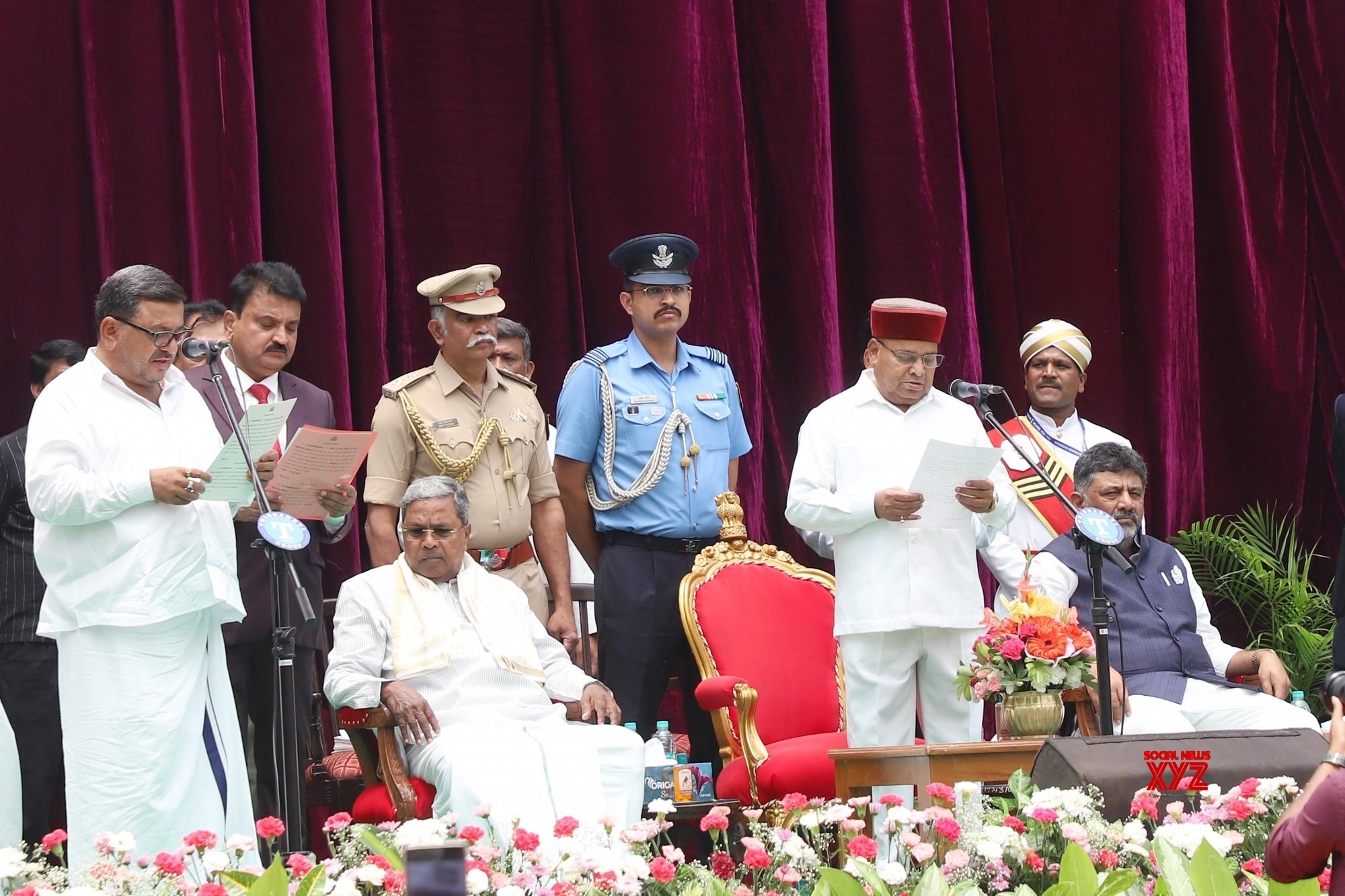 Bengaluru: Governor Of Karnataka Thawar Chand Gehlot Administers Oath ...