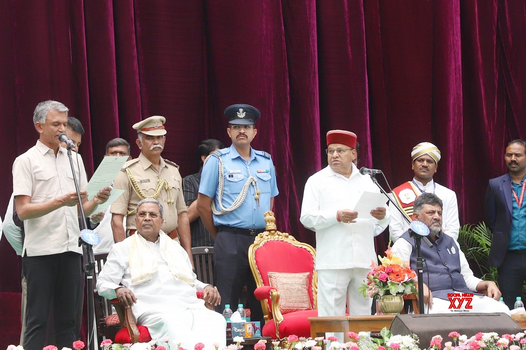 Bengaluru: Governor Of Karnataka Thawar Chand Gehlot Administers Oath ...