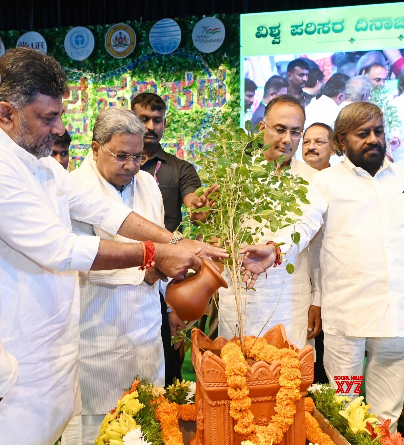 Bengaluru: Chief Minister Of Karnataka Siddaramaiah And Deputy CM DK ...