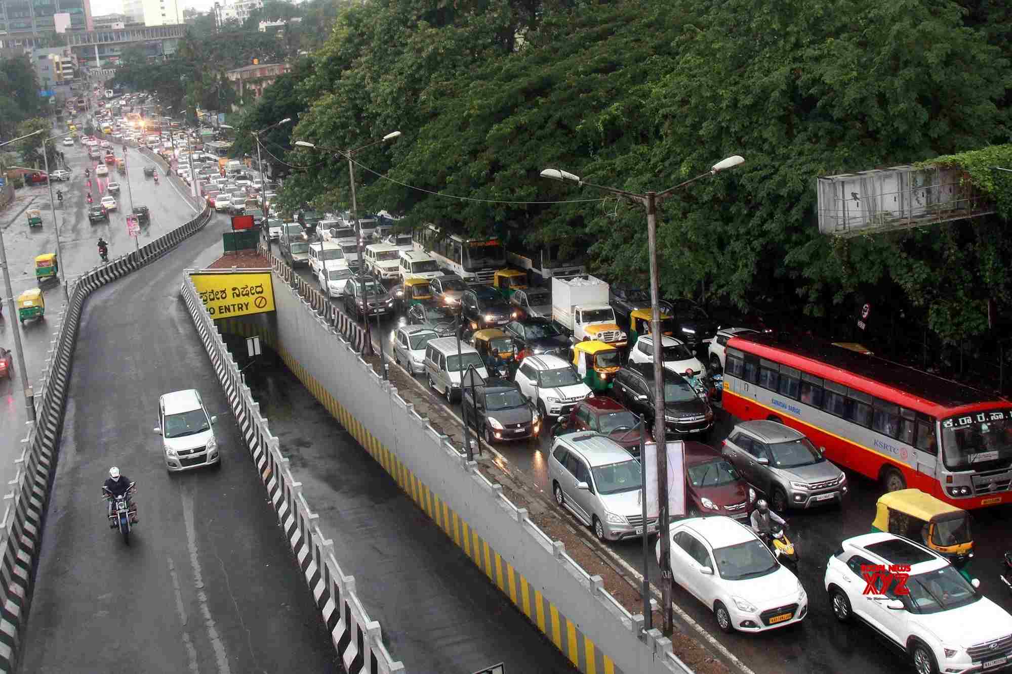 Bengaluru: Vehicle Stuck In A Traffic Jam At Okalipuram Junction # ...