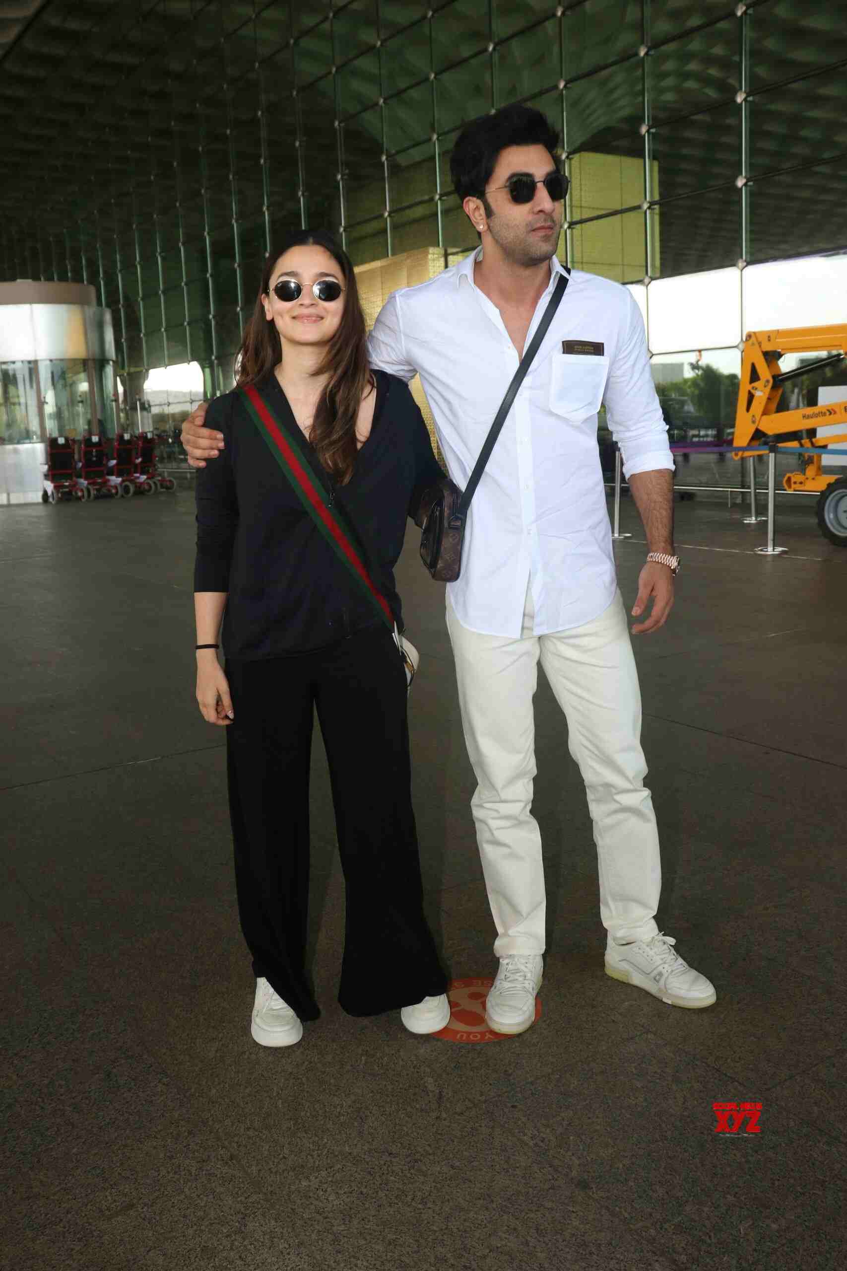 Ranbir Kapoor N Alia Bhatt Spotted At Airport In Mumbai Departure ...