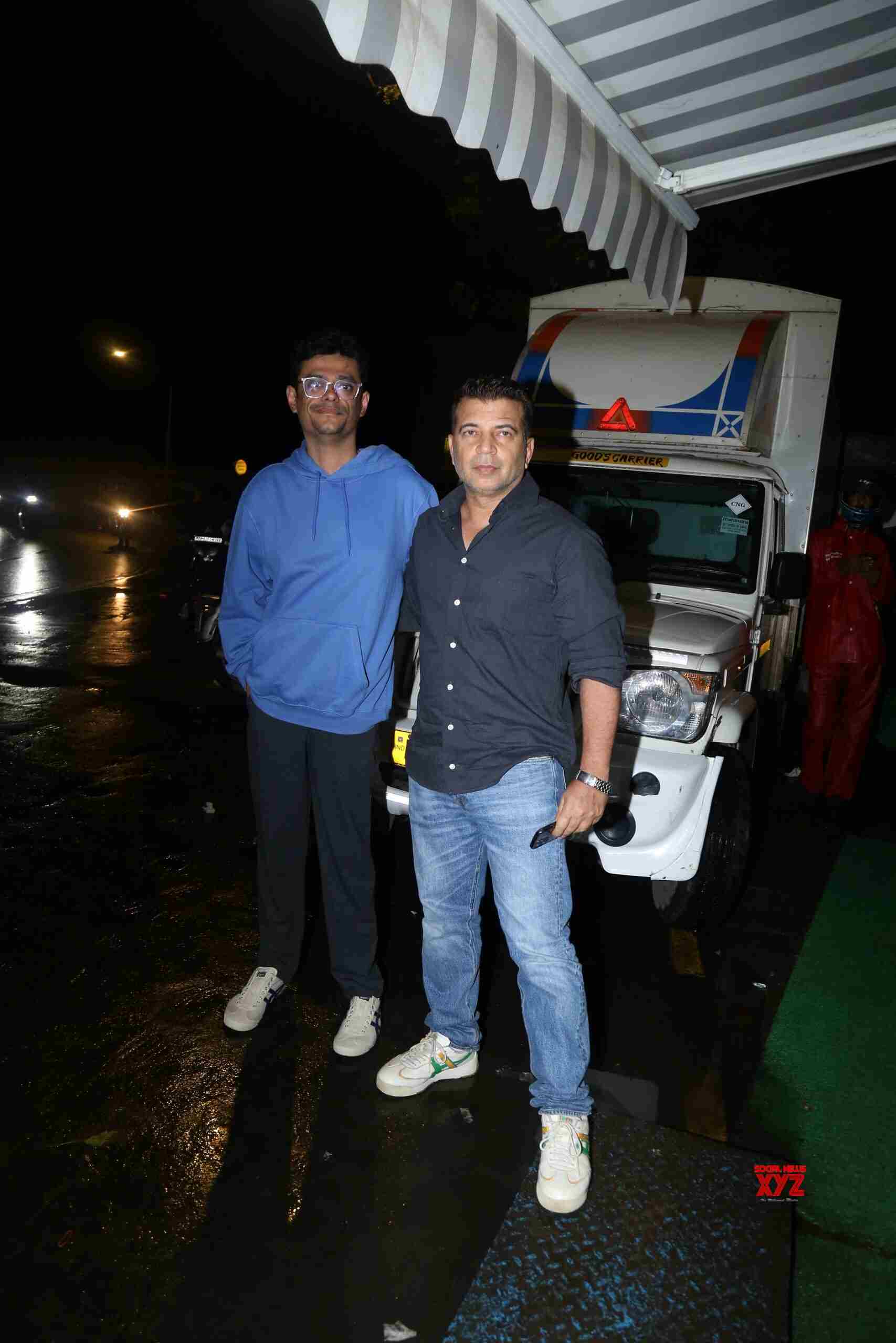 Satyaprem Ki Katha Team Kartik Aaryan Gajraj Rao Spotted At Maharaja ...