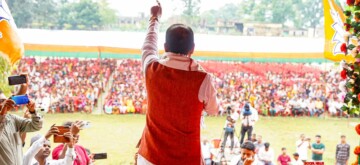 Latehar: Union Minister Shivraj Singh Chouhan addresses the 'Parivartan Sabha' at village Mahuadanr, District Lateharv on Friday September 27, 2024. (Photo: IANS)