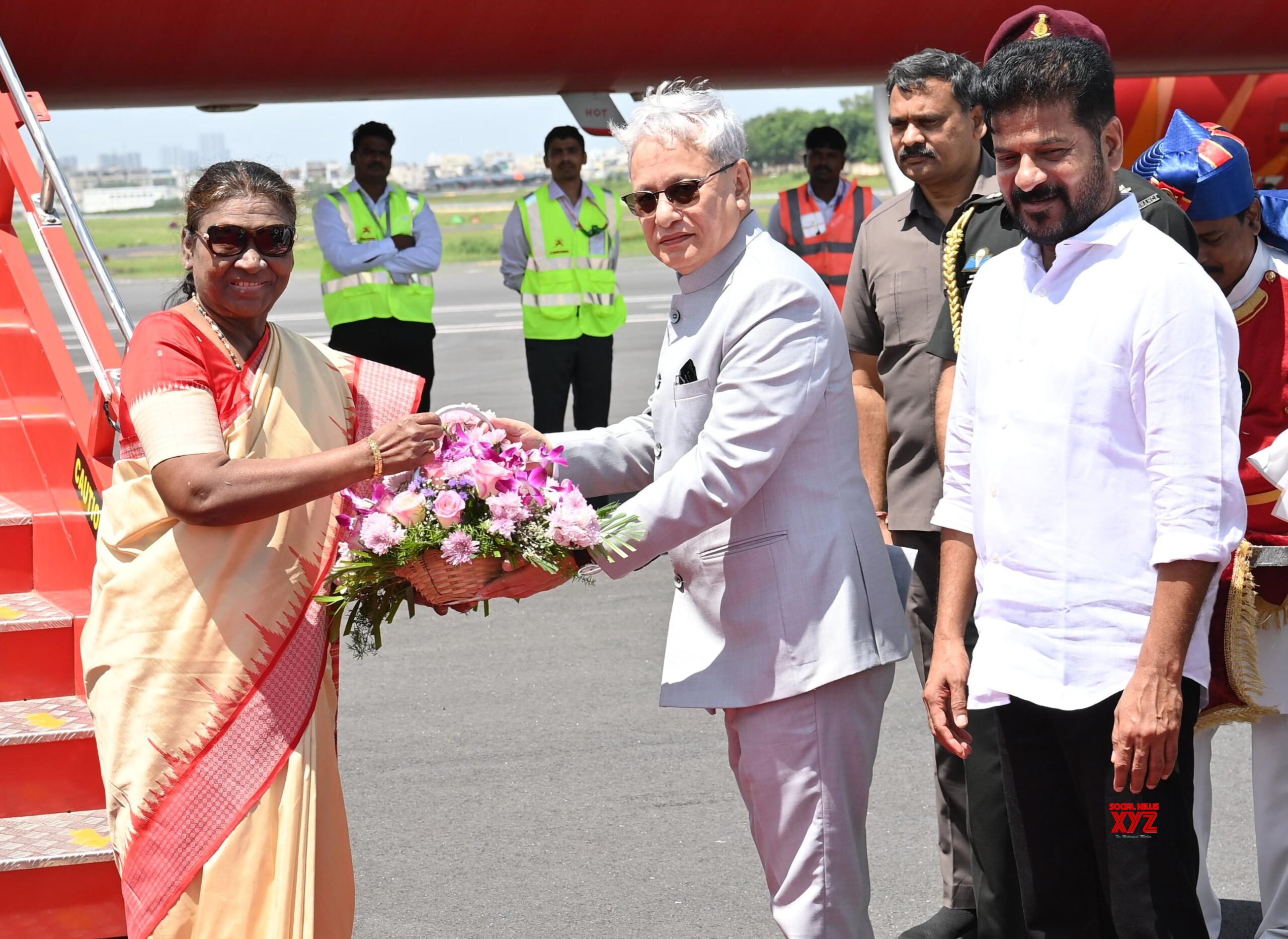 Hyderabad: President Draupadi Murmu arrives at Begumpet Airport #Gallery