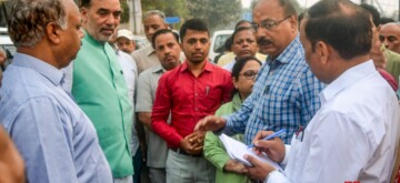 New Delhi : Minister of Environment Gopal Rai  along with PWD officials during the inspection of Noor-Ilahi Road, Yamuna Vihar and Wazirabad Road in North East Delhi on Monday, September 30, 2024. (Photo: IANS)