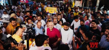 New Delhi: Former Delhi Deputy Chief Minister Manish Sisodia interacts with the people of Karol Bagh during his padyatra in New Delhi on Monday, September 30, 2024. (Photo: IANS)