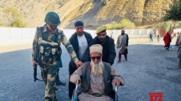 Jammu: An elderly voter is assisted by volunteers and security personnel at a polling station during the third phase of the Jammu & Kashmir Assembly elections on Tuesday, October 01, 2024. (Photo: IANS)