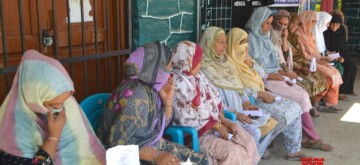 Kupwara: Voters waiting outside a polling booth to cast their votes for the fourth and final phase of Jammu and Kashmir Assembly Elections in Kupwara district on Tuesday, October 01, 2024. (Photo: IANS/Nisar Malik)