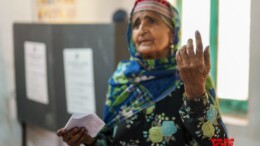 Baramulla: An elderly woman shows her inked finger after casting her vote during the third phase of the Jammu & Kashmir Assembly elections in Baramulla on Tuesday, October 01, 2024. (Photo: IANS)