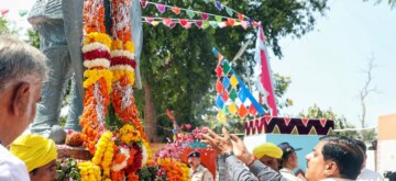 Damoh: Madhya Pradesh Chief Minister Mohan Yadav pays homage to the bust of Rani Durgavati at Singharpur in Damoh district on Saturday, October 05, 2024. (Photo: IANS)