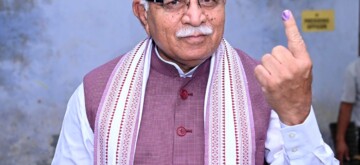 Karnal: Union Minister of Housing and Urban Affairs & Power, Manohar Lal Khattar shows his ink-marked finger after casting his vote in the Haryana assembly election in Karnal on Friday, October 04, 2024. (Photo: IANS)