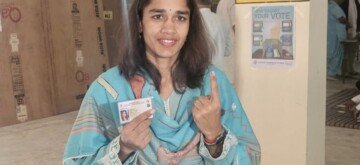 Charkhi Dadri: BJP leader Babita Phogat shows her ink-marked finger after casting her vote during the Haryana Assembly election in Charkhi Dadri on Saturday, October 5, 2024. (Photo: IANS)